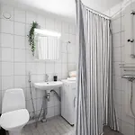Spacious Downtown With Balcony Next To Restaurants
