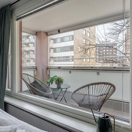 Spacious Downtown Apt With Balcony - Hosts 10 Apartment *