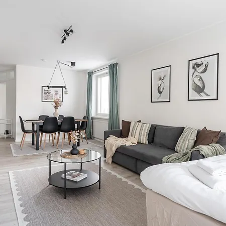 Apartmán Spacious Downtown With Balcony - Hosts 10 *