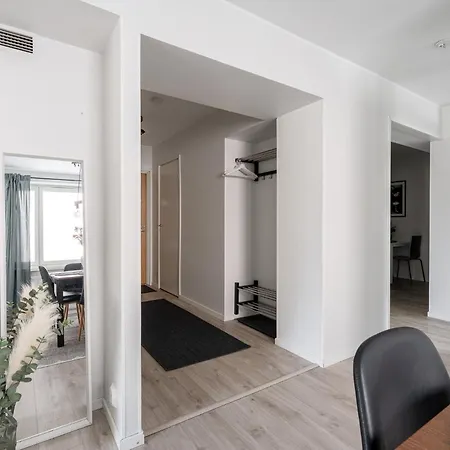 Spacious Downtown With Balcony - Hosts 10 טמפרה