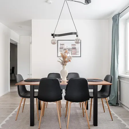 Spacious Downtown With Balcony - Hosts 10 דירה