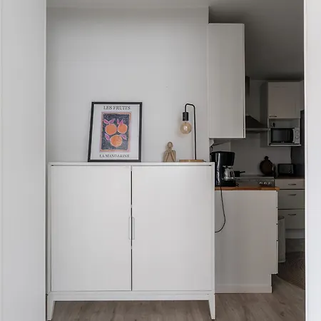 Spacious Downtown With Balcony - Hosts 10 דירה טמפרה