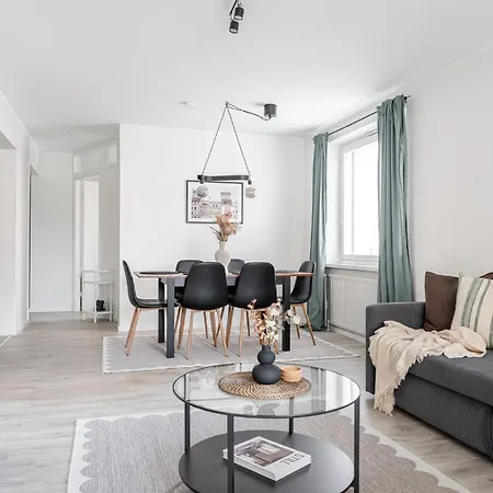 Spacious Downtown With Balcony - Hosts 10 דירה