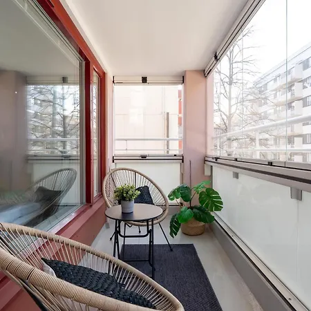 Spacious Downtown With Balcony - Hosts 10 דירה *