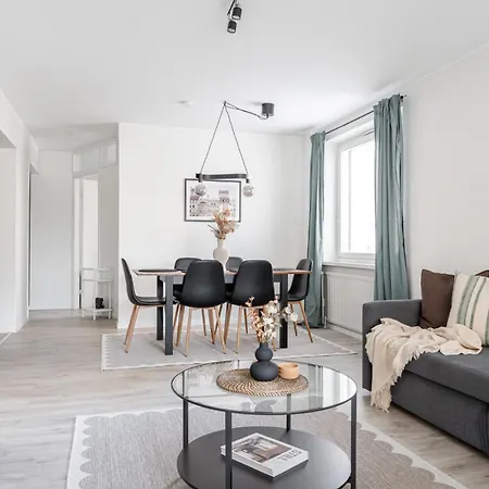 Spacious Downtown With Balcony - Hosts 10 Apartmán *