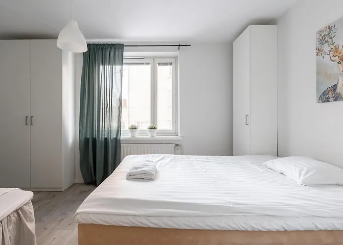 Spacious Downtown With Balcony Next To Restaurants 公寓