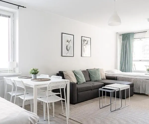 Spacious Downtown With Balcony Next To Restaurants 坦佩雷