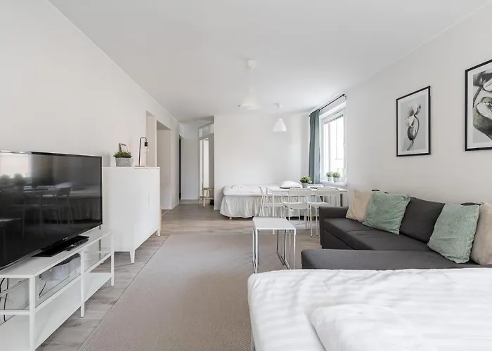 Spacious Downtown With Balcony Next To Restaurants 公寓 *